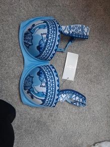 Brand New Lipsy UK6 Underwired Bikini top