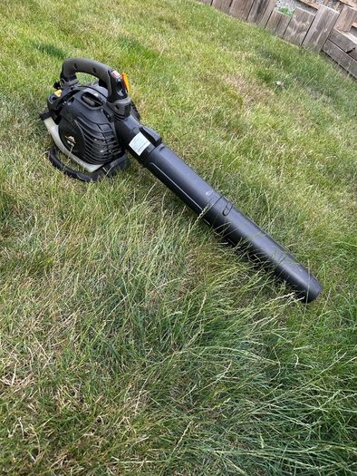 Petrol leaf blower (McColloch GBV345)