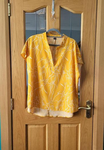 Brand new yellow top, Size 20