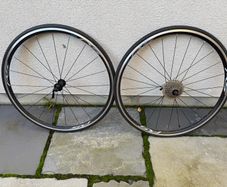 Shimano R5 with Tannus airless tyres