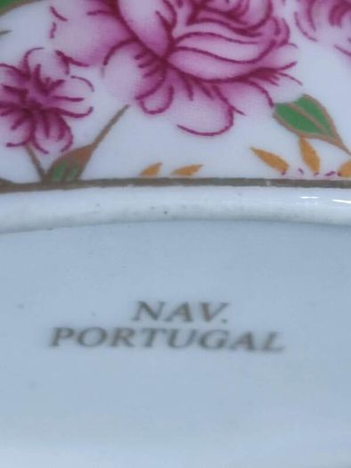 Nav Portugal Lovely Detailed Little Vintage Porcelain Floral Roses Trinket Box