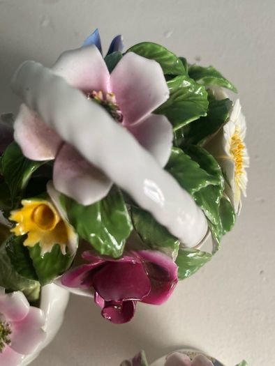 Trip of porcelain posies