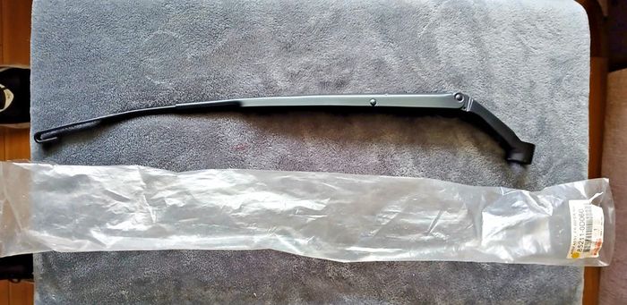 Genuine Toyota Yaris 05-11 (arm, Front Wiper, Rh) Part 85211-0d060