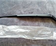 Genuine Toyota Yaris 05-11 (arm, Front Wiper, Rh) Part 85211-0d060
