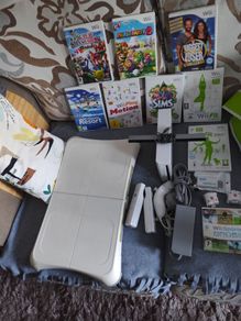 Large Wii bundle with balance board, Mario Party 8, Sports, Sport Resorts, Smash Brawls