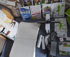 Large Wii bundle with balance board, Mario Party 8, Sports, Sport Resorts, Smash Brawls