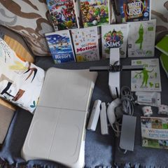 Large Wii bundle with balance board, Mario Party 8, Sports, Sport Resorts, Smash Brawls