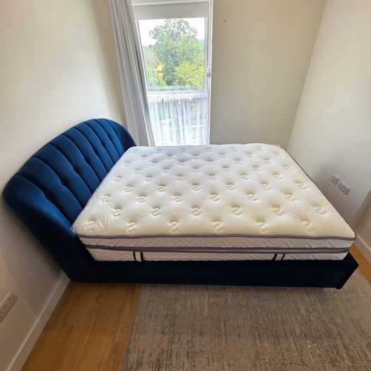 King size bed