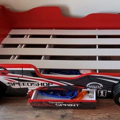 Kid's bed race car style