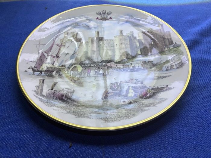 Royal Worcester Display Plate, depicting Caernarvon Castle, to celebrate the investiture of HRH Prince Charles.