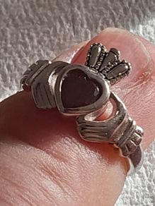 ladies silver claddagh ring