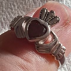 ladies silver claddagh ring