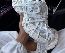 Shoe