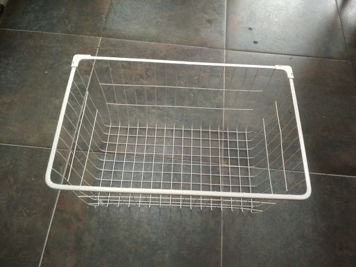 Storage tray