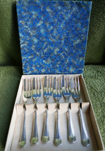 Vintage 925 Sterling Silver Sheffield Cake Forks in original box 98,7g