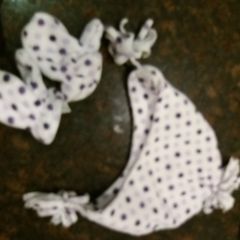 Baby girl's hat and mittens set. Age 1-2