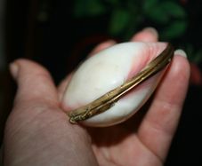Vintage Genuine Clam Shell Compact Beautiful 2,4"