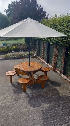 Garden picnic table