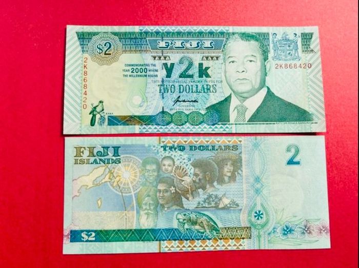 Fiji  2 Dollars  2000 Millennium    ( UNCIRCULATED )  Pick 102a  Commemorative  Issue .