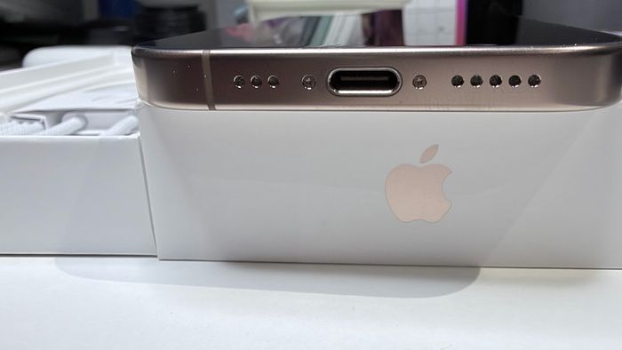 iPhone 16 Pro 128GB Desert titanium unlocked