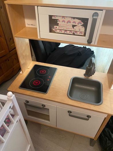 Child play house & kitchen ' but the play house does need a small bit put back on as  a pice came of it when I over lift it