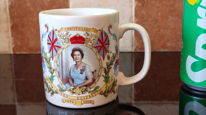 Queen Elizabeth II 40th anniversary souvenir mug