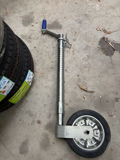 Heavy duty jockey wheels