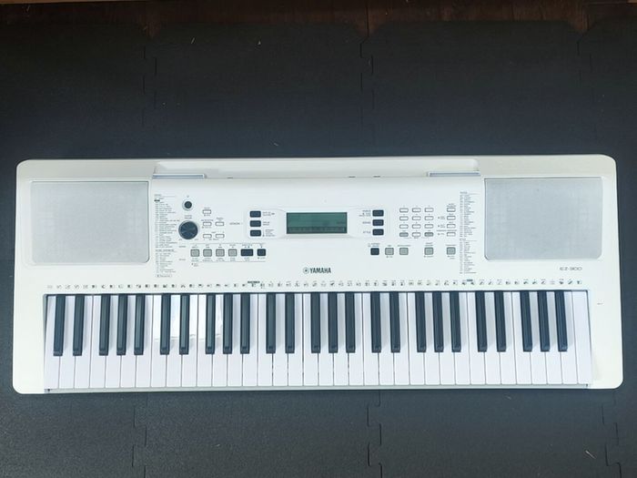 Yamaha EZ-300 Light-Up Keyboard. Excellent Condition