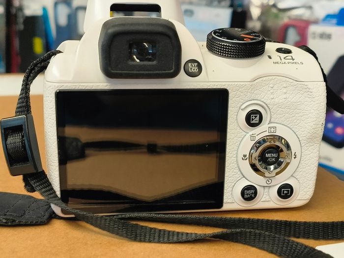 Digital Camera - Fujifilm Finepix S4200 - Hdmi - 14.mp - 24x Optical, White