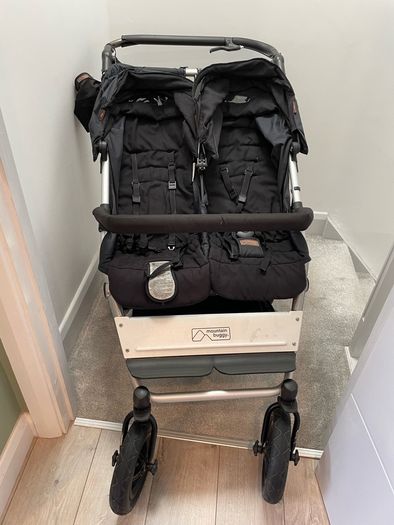 Mountain buggy duet with newborn carry cot and buggy board, complete set for 3 children