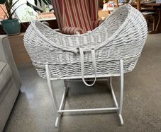 moses basket and stand