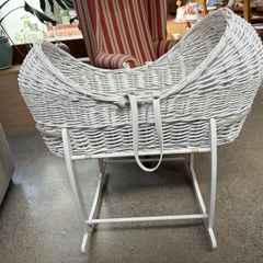 moses basket and stand