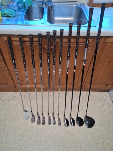 Golf clubs. Set Of Slazenger Mens Right Handed Golf Clubs in Excellent Condition.  Collect In Dublin Or Receive Via Post.