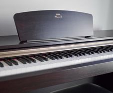 Yamaha Arius YDP-161 Digital Piano + Matching Seat (Like New)