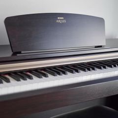 Yamaha Arius YDP-161 Digital Piano + Matching Seat (Like New)