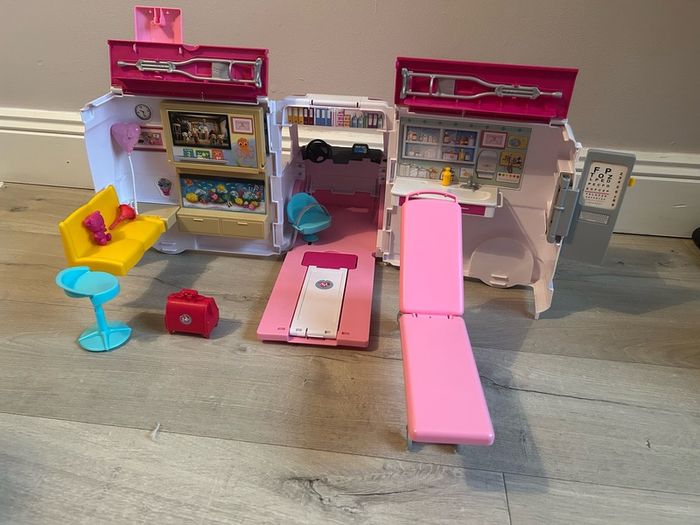 Barbie  ambulance