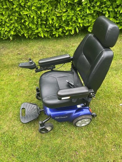 Compact wheelchair