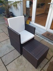 4 weatherproof garden chairs