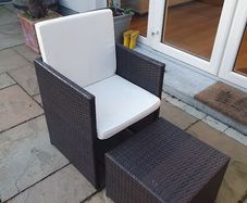 4 weatherproof garden chairs