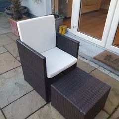 4 weatherproof garden chairs