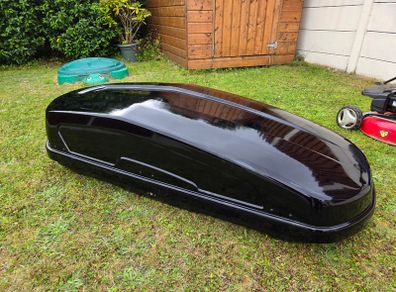 Roof box