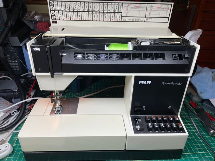 PFAFF tipmatic 1027 Heavy Duty Sewing Machine - Serviced - As New!