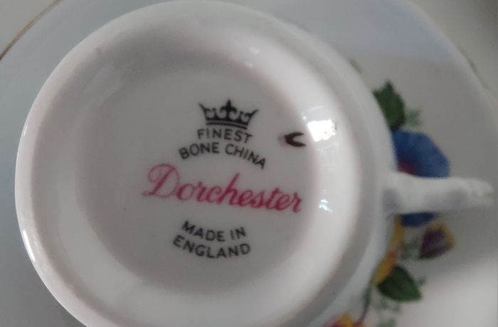 Stunning Vintage Dorchester Finest Bone China 21 Piece Teaset in a Fabulous Multicoloured Pansy Pattern in Excellent Condition