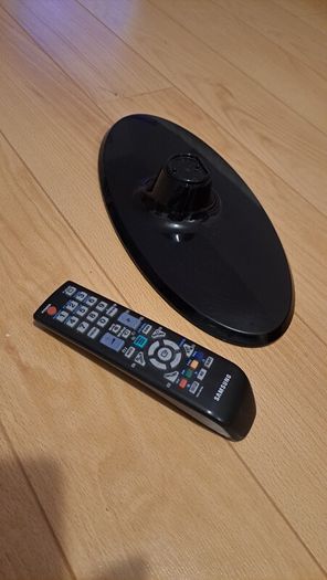 TV/DVD player with wall mount