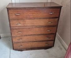 chest of drawers