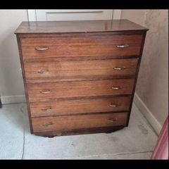 chest of drawers