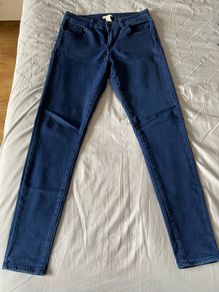 Forever 21 women ladies blue jeans, great condition, barely used