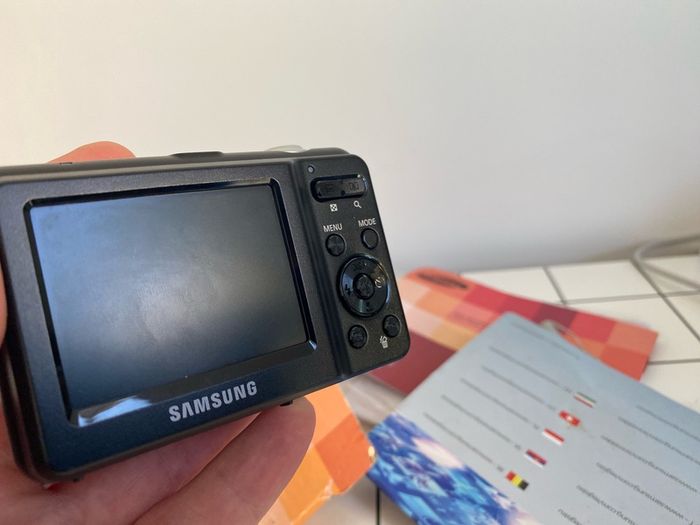 Samsung Es9 Camera 12.2 Mp F/2.9 Silver For Parts/repair