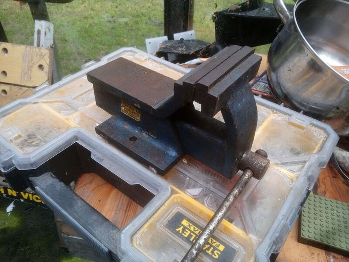handy size vice