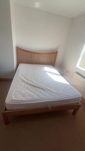 Stunning queen bed